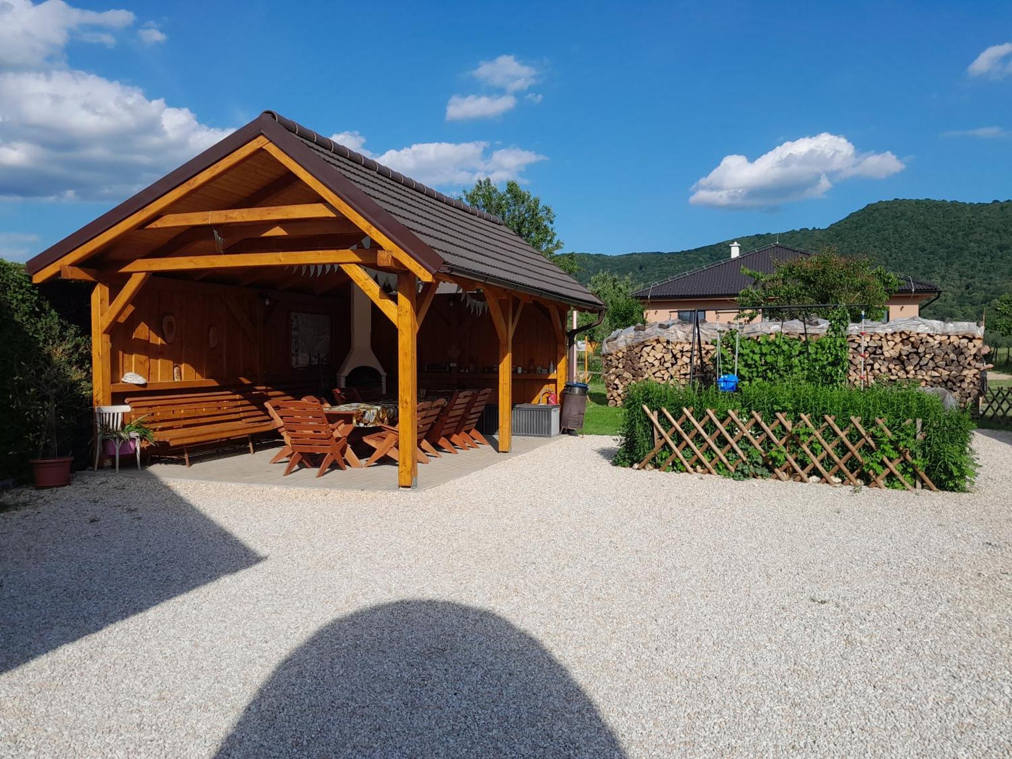 Penzion Anika Krasnohorska Dlha Luka Exteriör bild